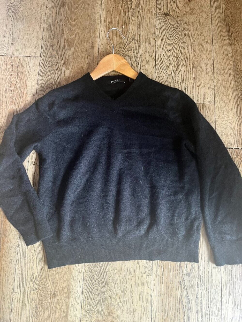 Saks Fifth Avenue 100% Cashmere Sweater Size L V-Neck Black Knit Long Sleeve